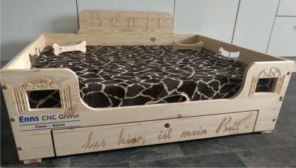 Hundebett aus Holz