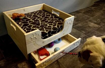 Hundebett aus Holz mit Schublade