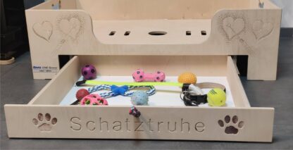 Hundebett aus Holz mit Schublade