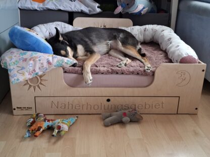 Hundebett aus Holz mit praktischer Schublade